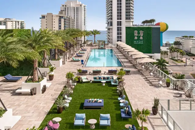 Hollywood Beach Oceanfront Getaway with Stunning Views & Resort in Florida in Canada - Image 8