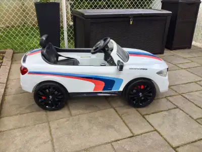 VOITURE ÉLECTRIQUE (12 Volts ) POUR ENFANT, Modèle BMW M4 , CHARGEUR \ Canada, USA et Europe, Bruit...