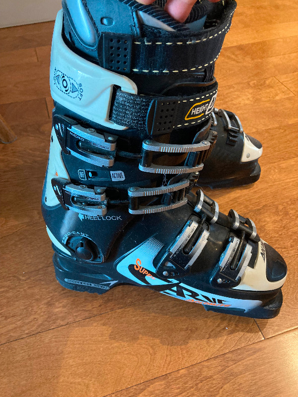 Bottes de ski alpin Dolomite taille 7 - Alpine ski boots size 7 dans Ski  à Ville de Montréal