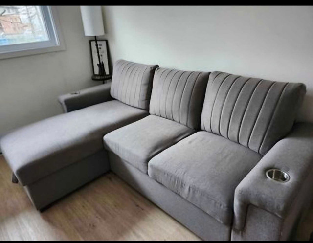 Sofa sectionnel gris dans Sofas et futons  à Laval/Rive Nord - Image 2