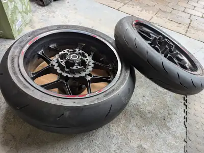 2015 Yamaha R1 OEM Rims. Excellent condition. Swapped them with aftermarket Rims. Tires still usable...