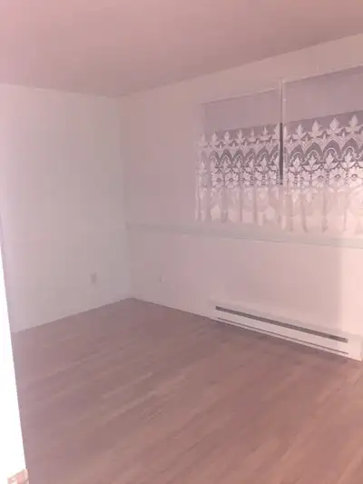 Condo 4 ½ / 2BR – Métro & Parc – Stationnement – $1800