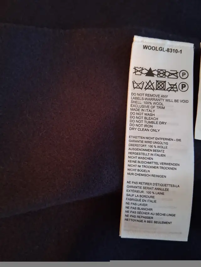 NWT Canada Goose Women's Solid Woven Wool Navy Scarf Wrap in Women's - Tops & Outerwear in City of Montréal - Image 9