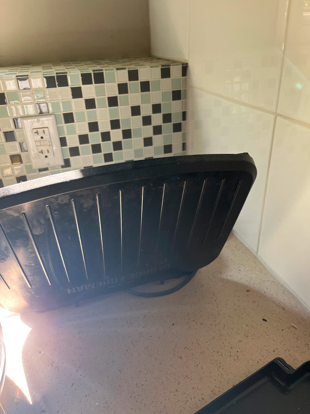 George Foreman Grill 4 Sale in Microwaves & Cookers in Strathcona County - Image 4