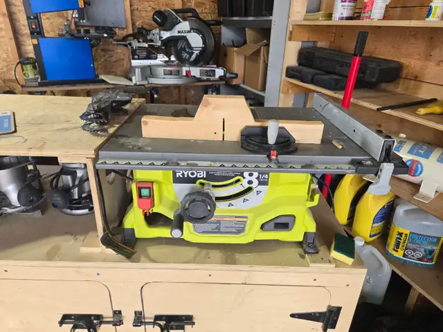 RYOBI 13 Amp 8-1/4 -inch Table Saw in Power Tools in Edmonton - Image 4