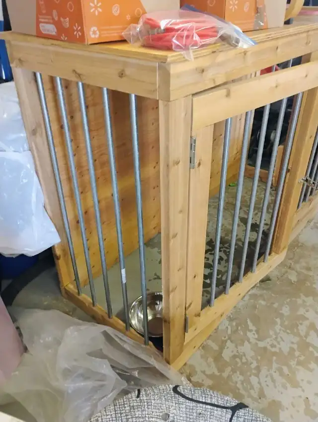Grosse cage à chien ou animal en bois ** 125$ in Garage Sales in Laval / North Shore - Image 4