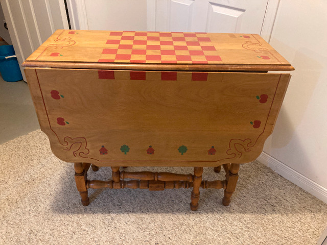 Drop-leaf game table in Other Tables in Mississauga / Peel Region