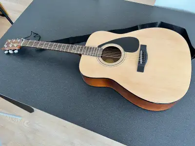 guitare acoustique Yamaha en parfait état, View more
