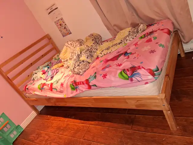 Base de lit simple in Beds & Mattresses in Longueuil / South Shore - Image 2