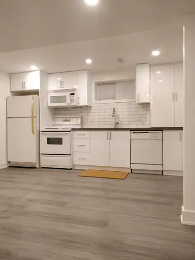 Spacious 2 bdr unit in East York! July/Aug 1, 2025