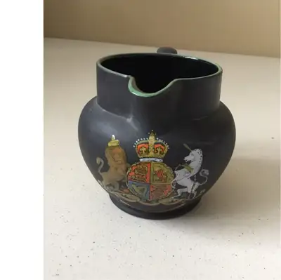 WEDGWOOD BLACK BASALT ENAMEL ST.CATHERINES ONT. COAT OF ARMS PITCHER EXCELLENT CONDITION MORE WEDGWO...