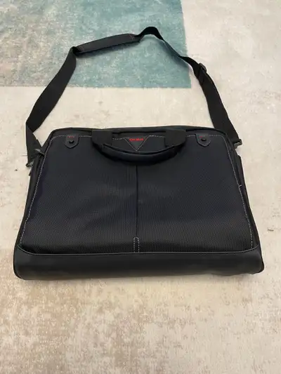 LIKE New Targus 14 inch laptop bag, View more
