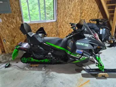 Get ready for the trails with this 2014 Arctic Cat 6000 El Tigre, a powerful and agile snowmobile th...