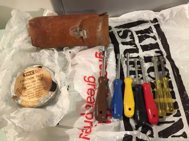 VTG Ideal Canada 61-010 Leather Pouch / Tools & Friction Tape in Hand Tools in City of Toronto - Image 2