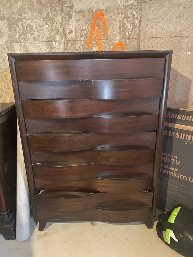 Queen size bedroom set for sale (solid wood)!! Moving sale. in Beds & Mattresses in Oakville / Halton Region - Image 2