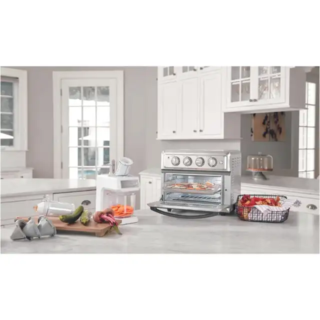 Cuisinart 7-in-1 Air Fryer + Convection Toaster Oven (TOA-60) in Toasters & Toaster Ovens in Markham / York Region - Image 5
