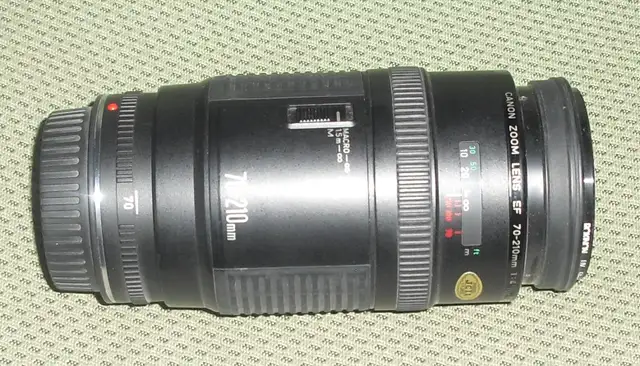 Canon Zoom lens EF 70-210 mm 1:4, metal mount, Japan