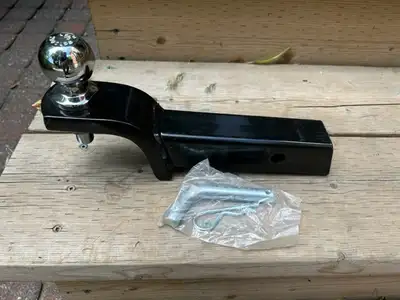 Barre de remorque Hisden Hitch avec boule 1 7/8’’ 2000lbs NEUVES