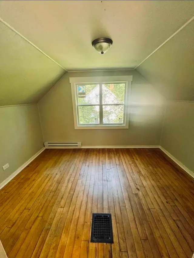 private room available for rent