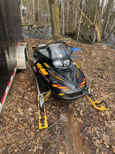 Ski doo 550 fan cooled runs really well studded track needs a key switch which I have here and owner...