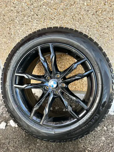 70% new for the the 4 winter tires, model: 225/60 R18 Yokohama ICEGUARD G075 100T No scratch rims: R...