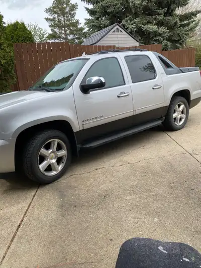  2011 Chevy avalanche 