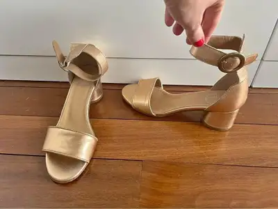 Sandales couleur or, 6,5US 37EUR, View more