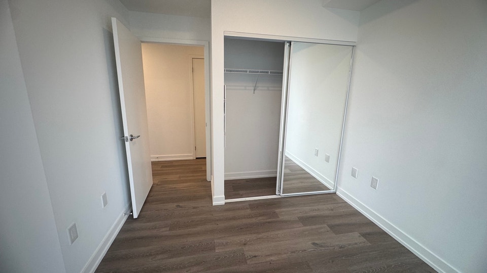 2Bed 2 bath Condo near Square one 5