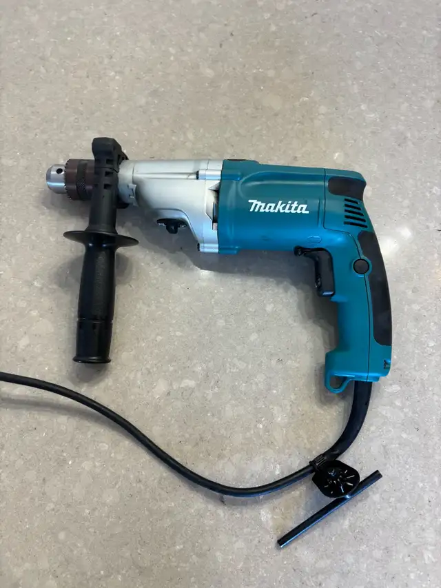 Makita 2-Speed Hammer Drill in Power Tools in Pembroke - Image 2