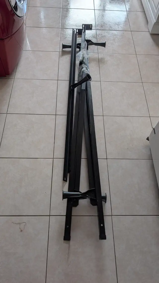 Base de lit simple in Beds & Mattresses in City of Montréal - Image 4