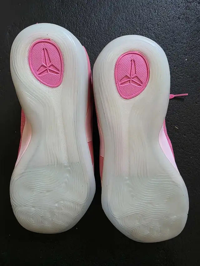 Kobe 9 Kay Yow size 8 in Men's Shoes in Mississauga / Peel Region - Image 7