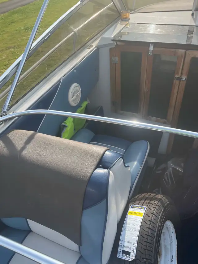 1989 sun runner weekender for sale in Powerboats & Motorboats in St. Catharines - Image 7