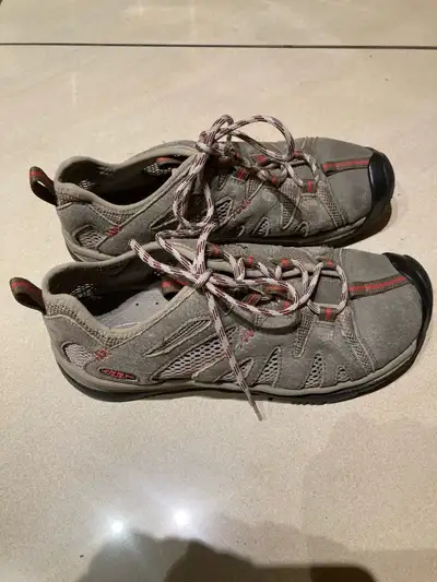 Soulier de randonnées Keen, 8,5US femmes, View more