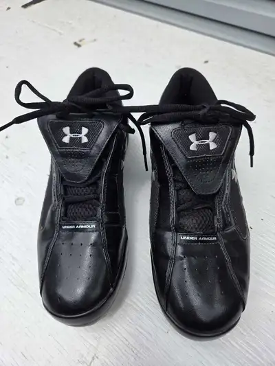 Men's 9-1/2 Baseball Shoes, View more