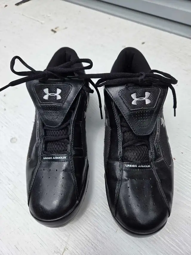Men's 9-1/2 Baseball Shoes in Baseball & Softball in Norfolk County - Image 2