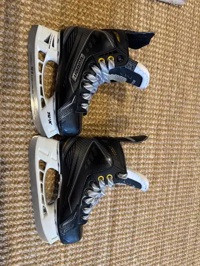 Hockey skates Bauer kids size Y13.5 US Y12.5D, View more