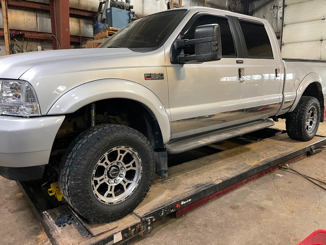 Ford F-350 Rims and Toyo A/T Open country 33/12.5 R18 tires in Tires & Rims in Medicine Hat - Image 4