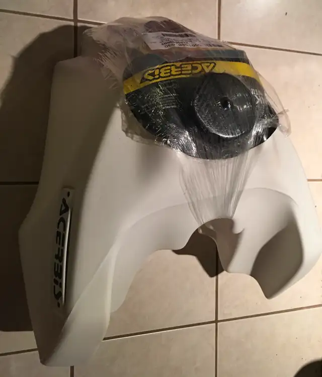 1992-1995 Suzuki DR650 Acerbis Tank in Motorcycle Parts & Accessories in City of Toronto - Image 3