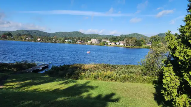 Chalet a louer bord de l'eau in Quebec in Canada - Image 10