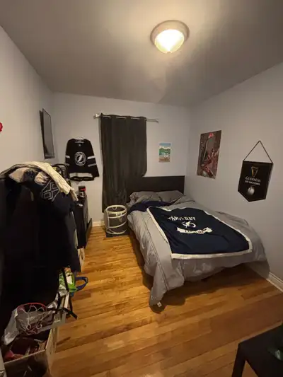 Looking for a summer sublet for one room in a 5b2ba house just off of Bronson and Gladstone in the m...