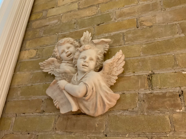 LARGE CHERUB WALL HANGING in Home Décor & Accents in London - Image 3