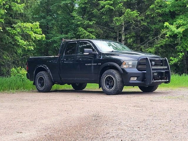RAM 1500 Sport 2012 4x4 Hemi 5.7 - Push bar Setina + BackRack +