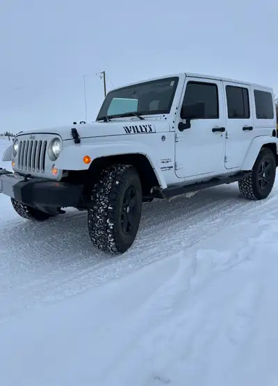 Manual Willys Jeep This is a dream unit for Summer Fun or Winter Safety. 35" Tires! Great Clearance...