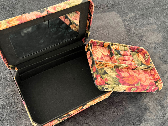 Beautiful Floral Print jewelry Box! in Jewellery & Watches in Kitchener / Waterloo - Image 4