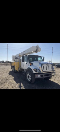 2010 International (7400) with Altec Bucket Unit (AM55E)