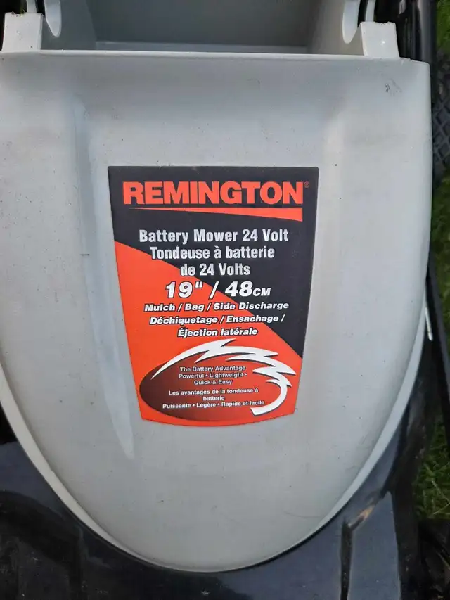 Cordless lawn mower ... needs a battery in Lawnmowers & Leaf Blowers in Kitchener / Waterloo - Image 3