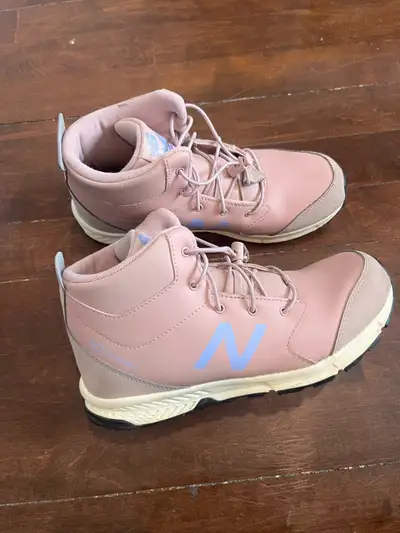 Women’s size 6 hiking boots, View more