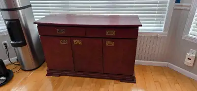 Buffet bordeaux, View more