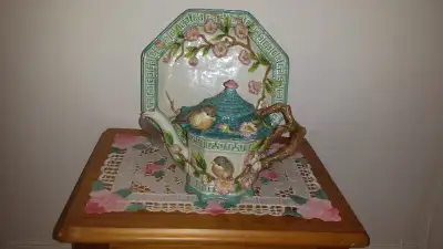 Bird teapot with tray, View more