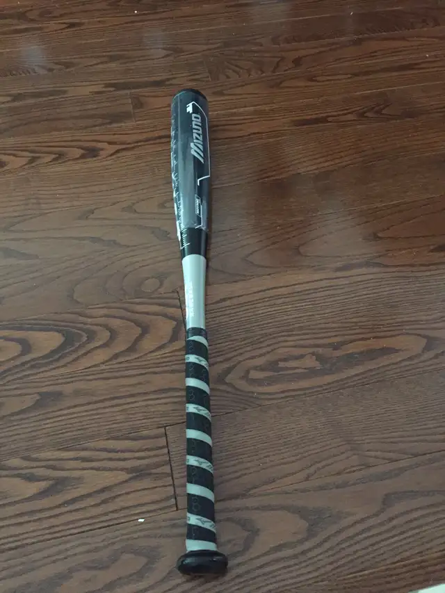 helmets/gloves/bat-new in Baseball & Softball in City of Toronto - Image 7